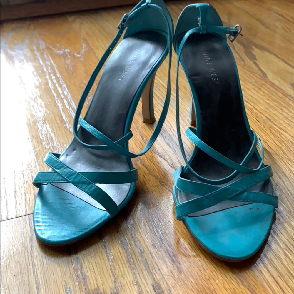 Nine West strappy, turquoise heels 👠